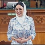 Pakai Kerudung, Nikita Mirzani Menyapa Pengunjung Sebut Siap Membacakan Pledoi