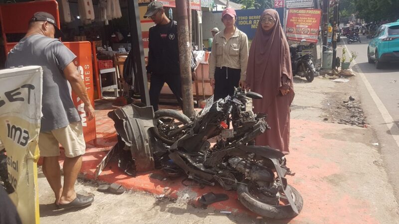 Mobil HRV Tabrak Empat Motor di Jalan Bangka Raya, Pengemudi Mengaku Mengantuk dan Siap Ganti Rugi